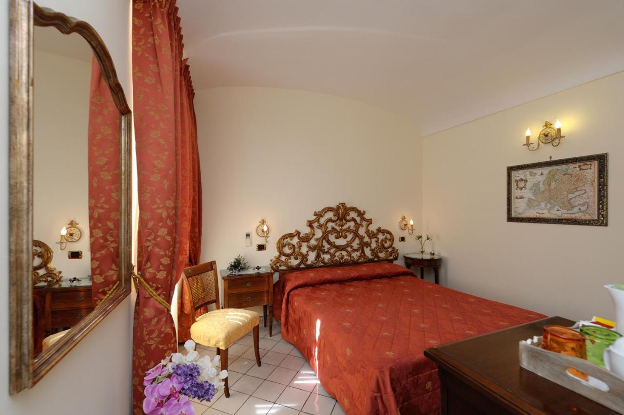 Amalfi Old Square Room & Apartments Ngoại thất bức ảnh