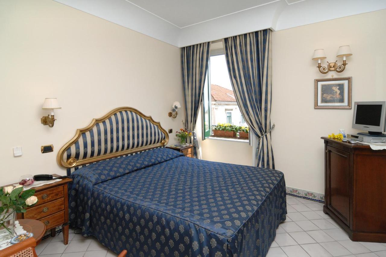 Amalfi Old Square Room & Apartments Ngoại thất bức ảnh