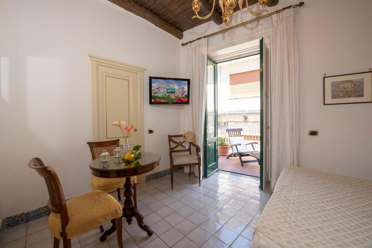 Amalfi Old Square Room & Apartments Ngoại thất bức ảnh